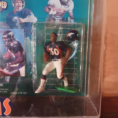 PLEXIGLASS DISPLAY CASE W/4 STARTING LINEUP DENVER BRONCOS SUPER BOWL XXXIII ACTION FIGURES