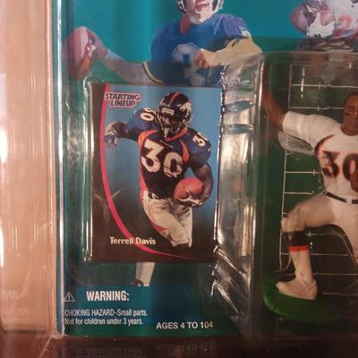 PLEXIGLASS DISPLAY CASE W/4 STARTING LINEUP DENVER BRONCOS SUPER BOWL XXXIII ACTION FIGURES