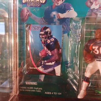PLEXIGLASS DISPLAY CASE W/4 STARTING LINEUP DENVER BRONCOS SUPER BOWL XXXIII ACTION FIGURES