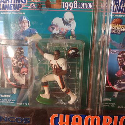 PLEXIGLASS DISPLAY CASE W/4 STARTING LINEUP DENVER BRONCOS SUPER BOWL XXXIII ACTION FIGURES