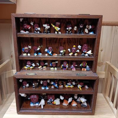 HANDMADE STAIR STEP DISPLAY CASE FILLED WITH CALIFORNIA RAISIN TOY FIGURES
