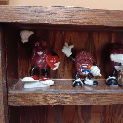 HANDMADE STAIR STEP DISPLAY CASE FILLED WITH CALIFORNIA RAISIN TOY FIGURES
