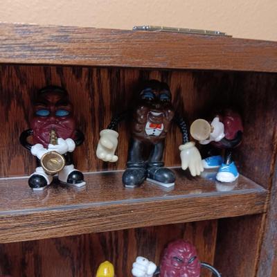 HANDMADE STAIR STEP DISPLAY CASE FILLED WITH CALIFORNIA RAISIN TOY FIGURES
