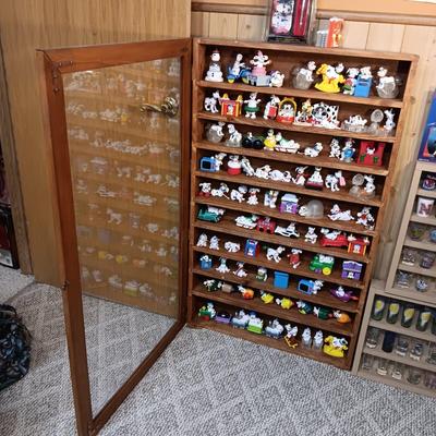 HANDMADE DISPLAY CASE FILLED WITH DISNEY'S 101 DALMATIANS TOYS PLUS A STYLUS COLLECTOR'S PEN