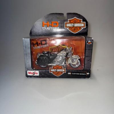 MAISTO 1/18 – HARLEY-DAVIDSON FLSTS Heritage Softail Springer