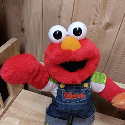 ANIMATED, BATTERY OPERATED FISHER-PRICE ELMO AND ANIMATED TIGGER