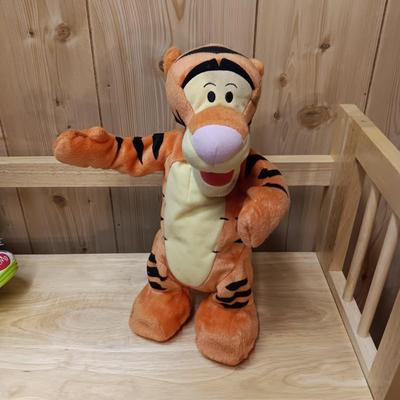 ANIMATED, BATTERY OPERATED FISHER-PRICE ELMO AND ANIMATED TIGGER