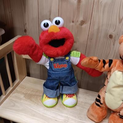 ANIMATED, BATTERY OPERATED FISHER-PRICE ELMO AND ANIMATED TIGGER