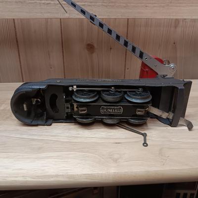 LIONEL 1668E O TORPEDO STEAM LOCOMOTIVE AND TENDER PLUS A CROSSING GATE