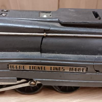LIONEL 1668E O TORPEDO STEAM LOCOMOTIVE AND TENDER PLUS A CROSSING GATE