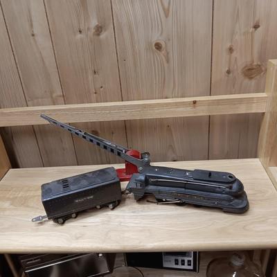 LIONEL 1668E O TORPEDO STEAM LOCOMOTIVE AND TENDER PLUS A CROSSING GATE