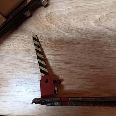 LIONEL BLUE COMET PASSENGER TRAIN, SUNOCO TANK CAR, A BOXCAR, RAILROAD LIGHT AND NO CROSSING