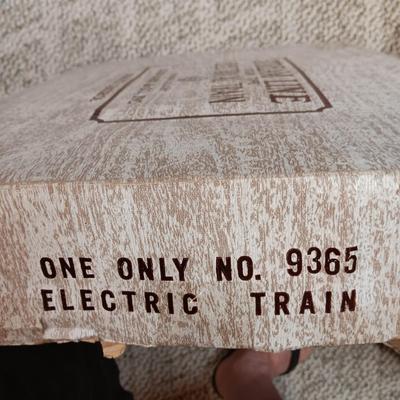 MARX STREAM LINE STEAM TYPE ELECTRIC TRAIN WITH EXTRAS