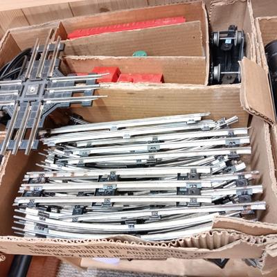 MARX STREAM LINE STEAM TYPE ELECTRIC TRAIN WITH EXTRAS