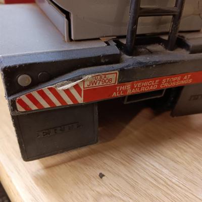 ERTL STEEL TANKER TRUCK (THE TANK HOLDS AND RELEASES WATER)