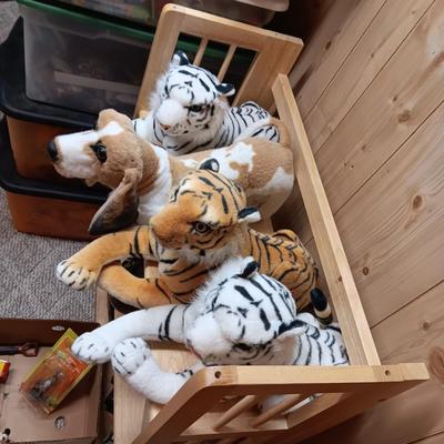 PLUSH TIGERS AND DOG