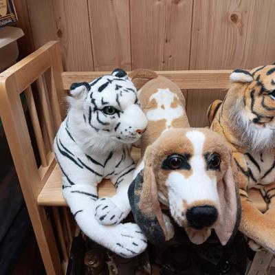 PLUSH TIGERS AND DOG