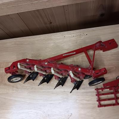 ERTL INTERNATIONAL DIE-CAST TRAILING PLOW AND DRAG HARROW TOYS
