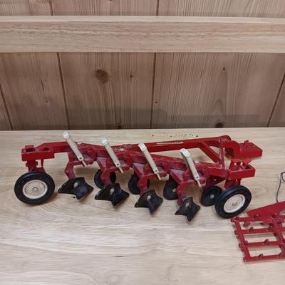 ERTL INTERNATIONAL DIE-CAST TRAILING PLOW AND DRAG HARROW TOYS