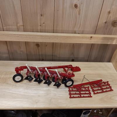 ERTL INTERNATIONAL DIE-CAST TRAILING PLOW AND DRAG HARROW TOYS