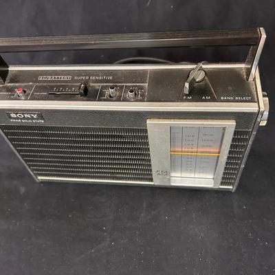 Vintage Sony FM/AM radio