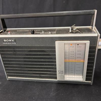 Vintage Sony FM/AM radio