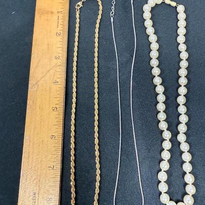 Lot of 3 necklace vintage jewelry