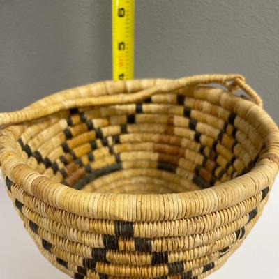 Sale Photo Thumbnail #54: Collectible Native items