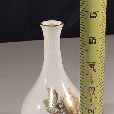 Wedgwood Gold Tonquin Bone China Vase- Approx 5 3/4" Tall