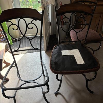 Lot 500: Dinette Set Ready to be Refurbished