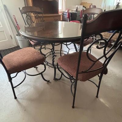 Lot 500: Dinette Set Ready to be Refurbished