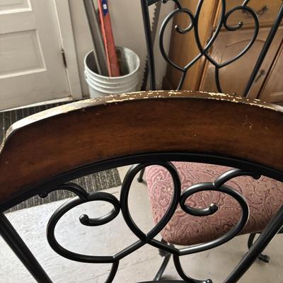 Lot 500: Dinette Set Ready to be Refurbished