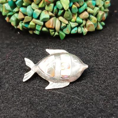 TURQUOISE CHIPS STRETCH BRACELET, ABALONE & SILVER FISH PIN AND A HEART NECKLACE
