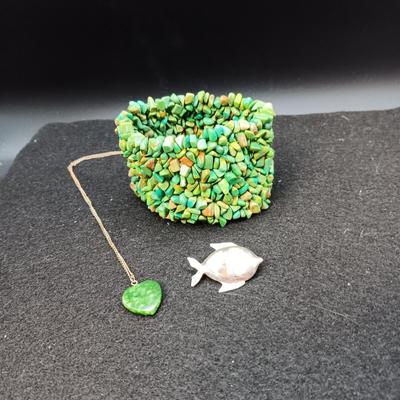 TURQUOISE CHIPS STRETCH BRACELET, ABALONE & SILVER FISH PIN AND A HEART NECKLACE