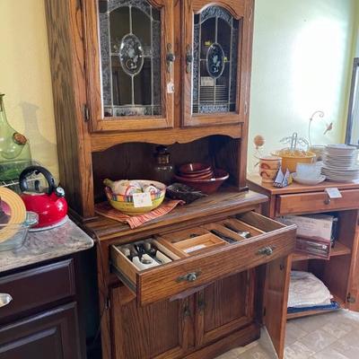 Small hutch 