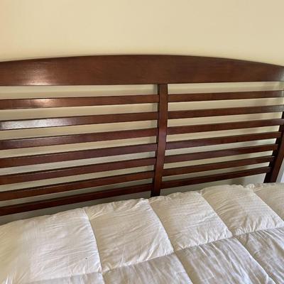 Queens Size Bed