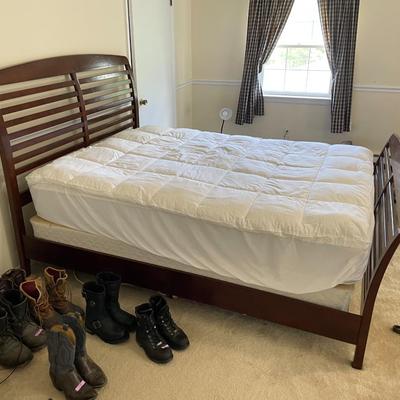 Queens Size Bed