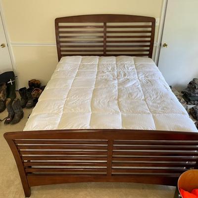 Queens Size Bed