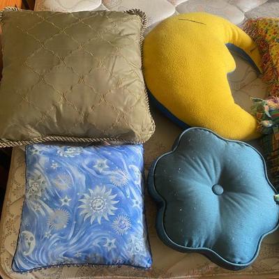 Lot of Decorative Pillows