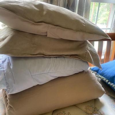 Lot of Bedding