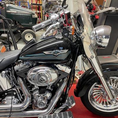 Sale Photo Thumbnail #553: Mileage: 17,891

Details:

Chrome Lower Front End
Lowered
Willy Shiny Turbine Wheels
Windshield
True Duels Exhaust
HD Grip
Floor Boards
Switch Covers
Shifter and Brake Pedals
Saddle Bags 
Bike Lift 

Clean, one owner. In beautiful condition. Very well mai
