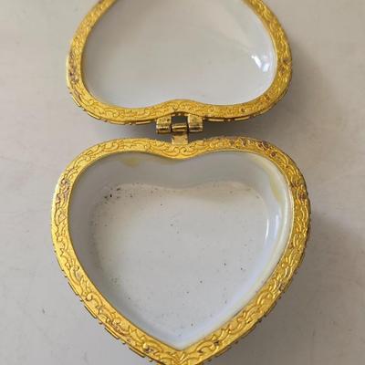 Vintage Religious & Decorative Trinkets – Catholic Icons, Trinket Boxes, Jewelry & More