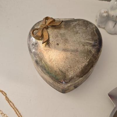 Vintage Religious & Decorative Trinkets – Catholic Icons, Trinket Boxes, Jewelry & More
