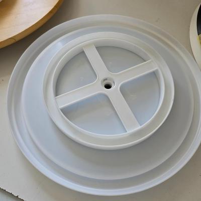 Baking & Kitchen Essentials Lot – Pyrex, Glassware, Cooling Rack, Turntables / Lazy susans