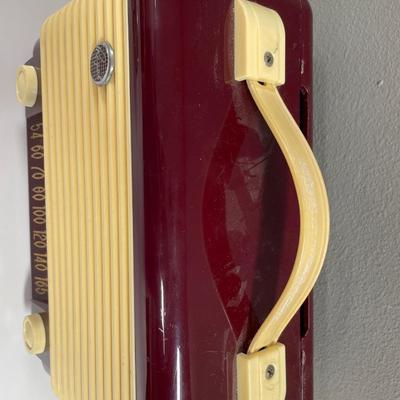Sale Photo Thumbnail #130: Model 1877
Inside has some wrapped wires
Does not turn on
Outside is in good condition