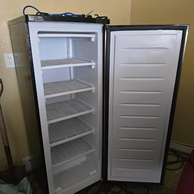 Upright deep freeze