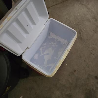 Ice chest