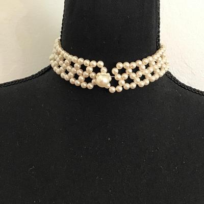 Vintage faux pearl bead choker necklace