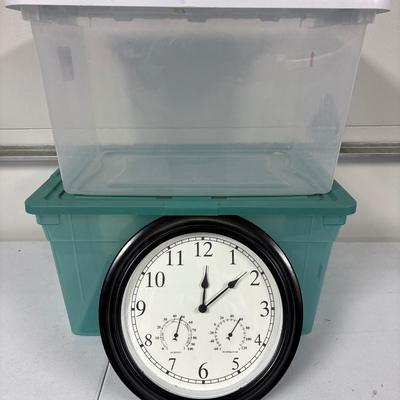 2 totes with clock