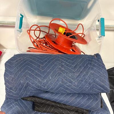 Tote with ext. reel & cord and 4 moving blankets